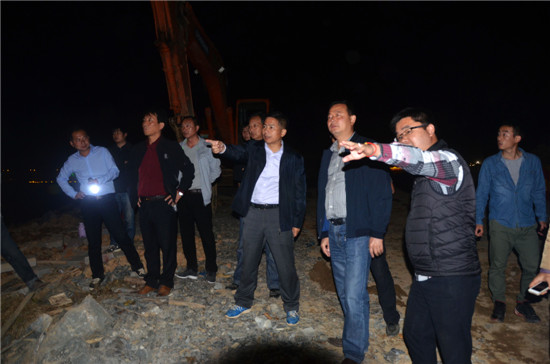 搶抓晴好天氣,24小時不間斷作業(yè)