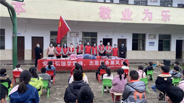 市城投集團(tuán)開展“黨建引領(lǐng)學(xué)雷鋒,志愿服務(wù)展風(fēng)采”送溫暖活動(dòng)